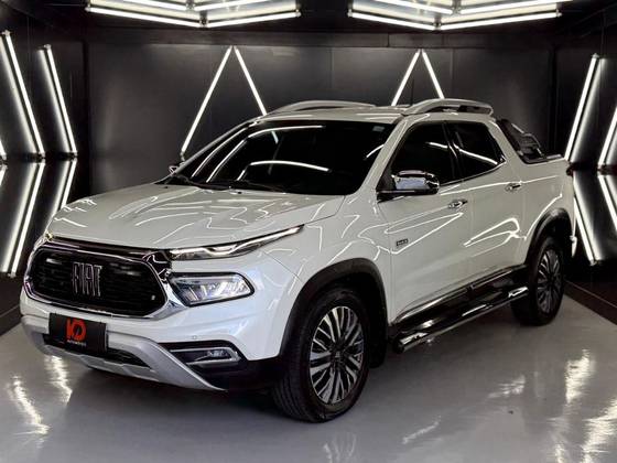 FIAT TORO 2.0 16V TURBO DIESEL RANCH 4WD AT9 FIAT TORO 2.0 16V TURBO DIESEL RANCH 4WD AT9
